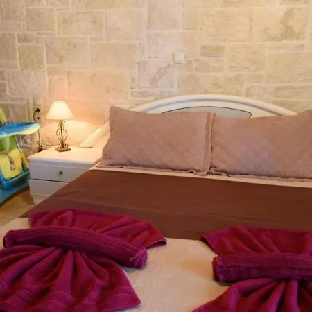 Stone And Wood Villa *