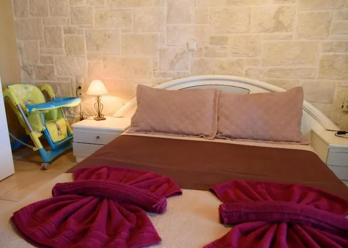 Stone And Wood Villa *